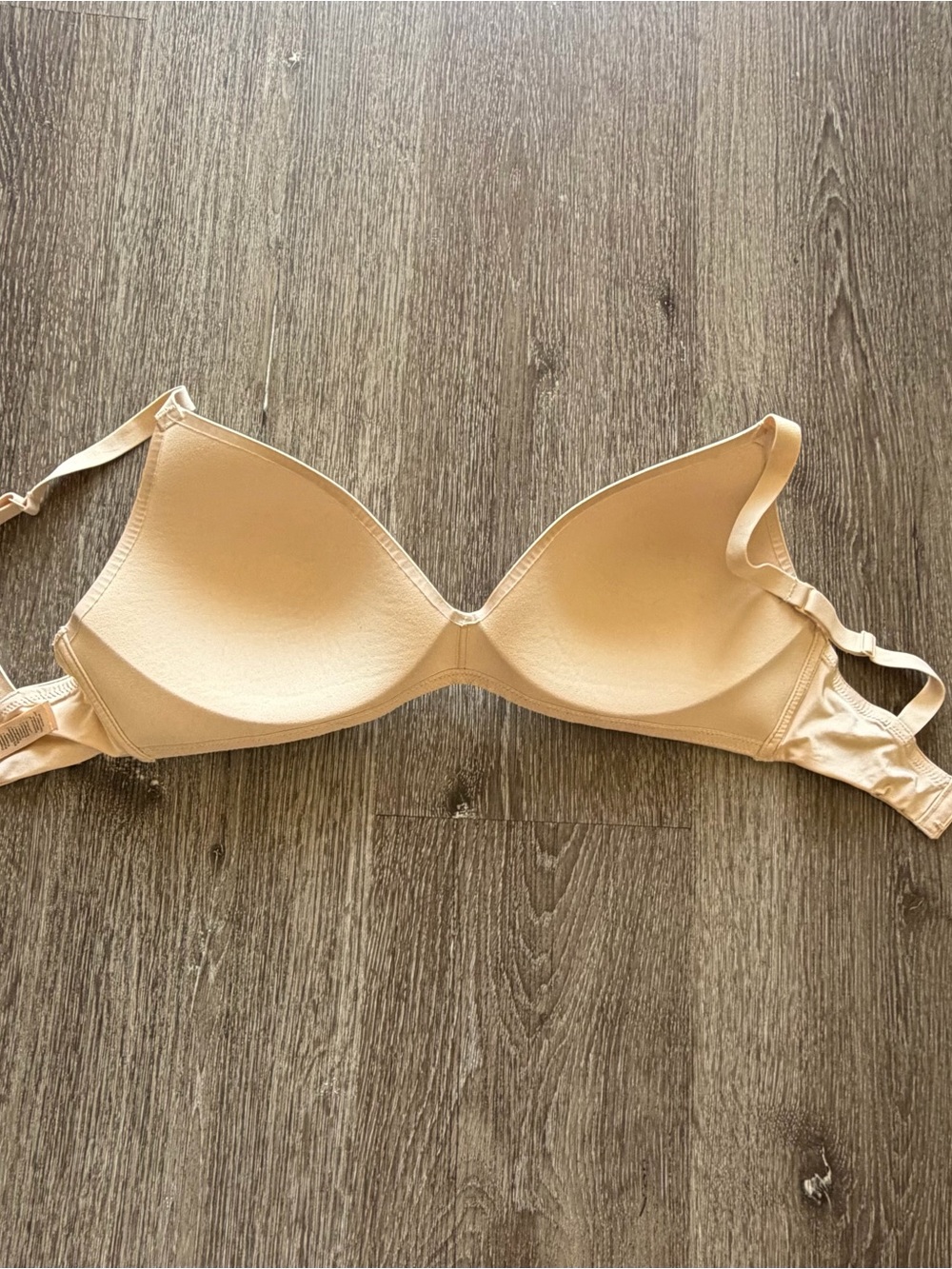 SKIMS Smooth Contour Bra in Nude Beige - Picture 3 of 7